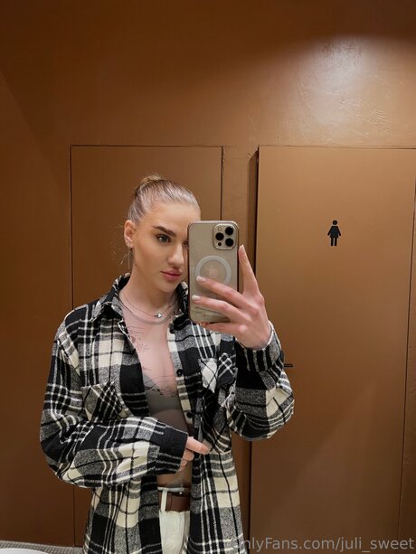 Juli Sweet