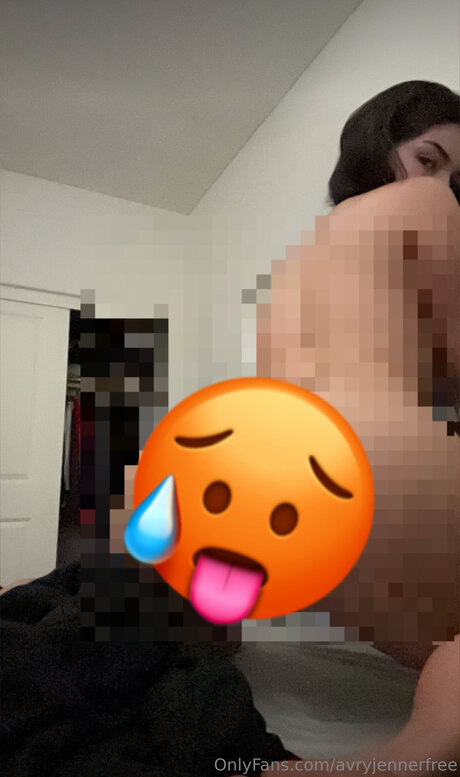 Foto desnuda filtrada de OnlyFans de Avryjennerfree