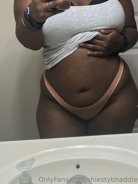Foto desnuda filtrada de OnlyFans de Shiestybhaddie