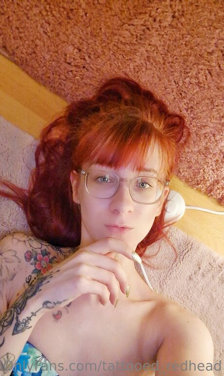 Foto desnuda filtrada de OnlyFans de Tattooed Redhead
