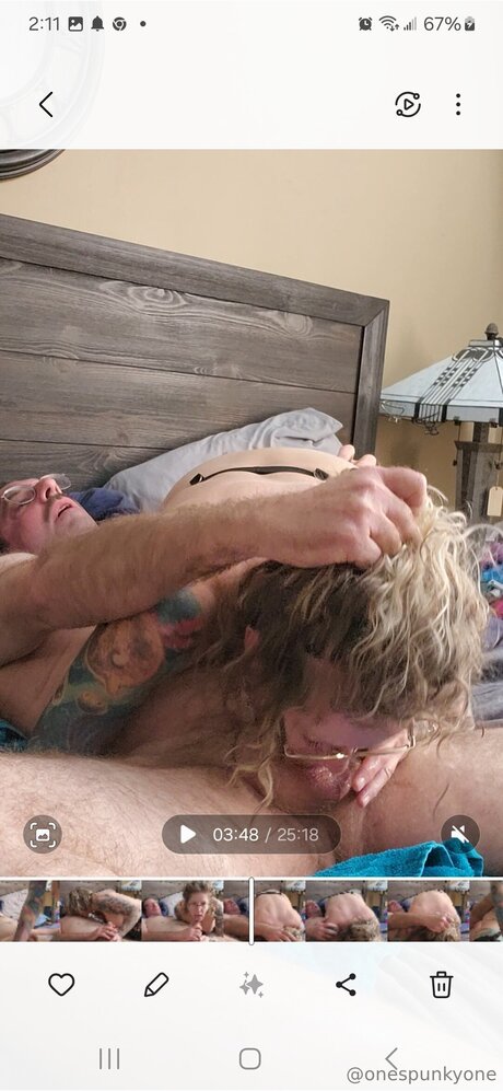 Foto desnuda filtrada de OnlyFans de Onespunkyone