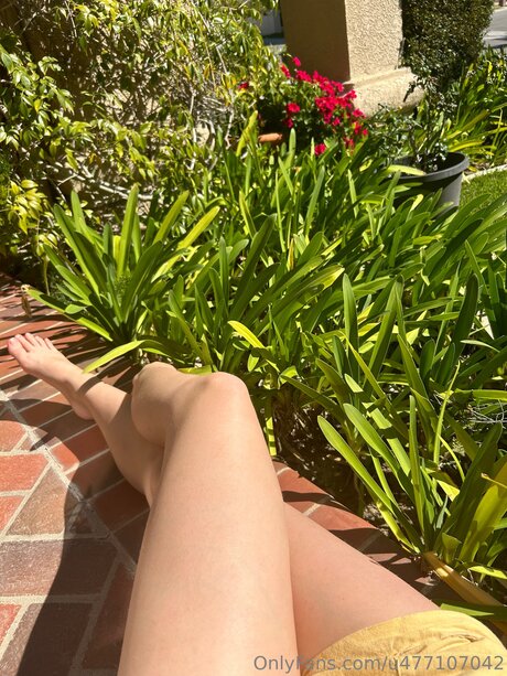 Prettylittlethang2004