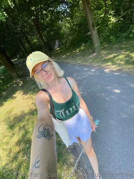 Foto desnuda filtrada de OnlyFans de Sophstardustasmrfree