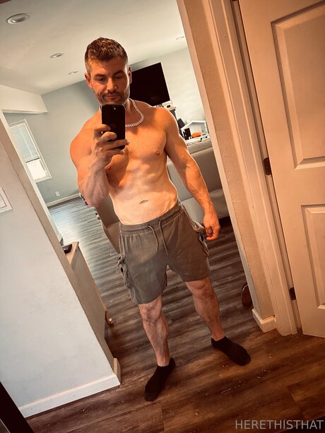 Foto desnuda filtrada de OnlyFans de Herethisthat