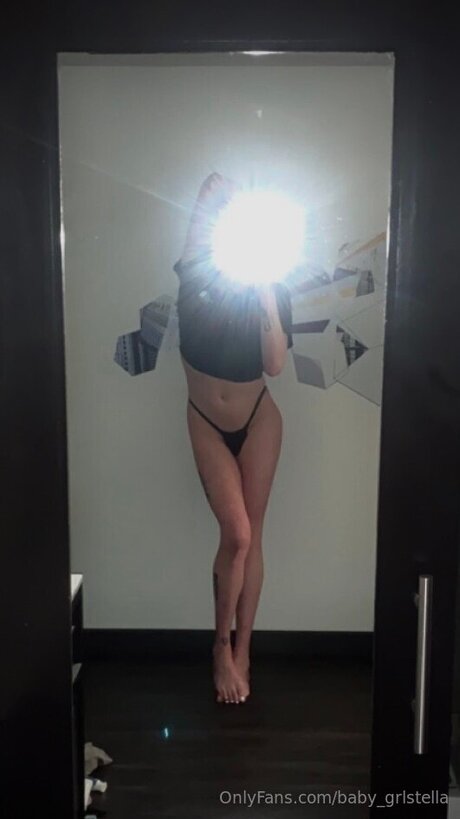 Foto desnuda filtrada de OnlyFans de Baby Grlstella