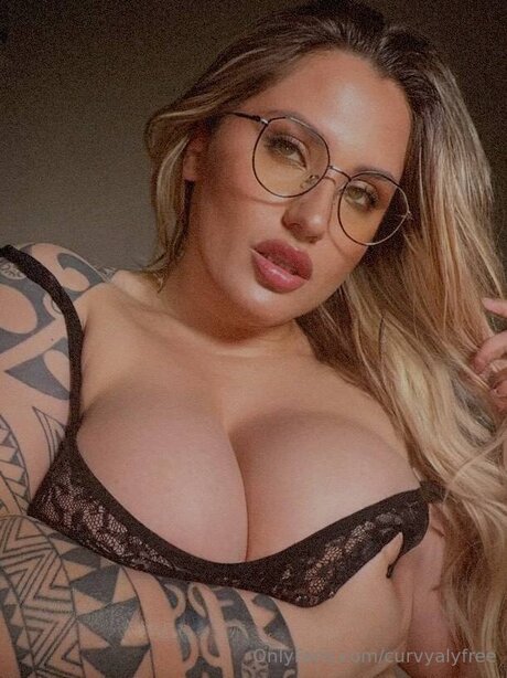 Foto desnuda filtrada de OnlyFans de Curvyalyfree