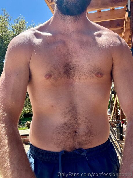 Foto desnuda filtrada de OnlyFans de Confessionbooth