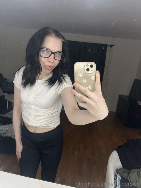 Foto desnuda filtrada de OnlyFans de Estherswe