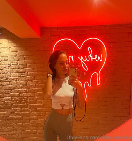 Foto desnuda filtrada de OnlyFans de Alleyesonlea