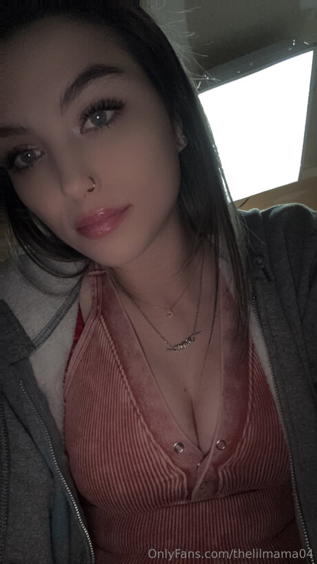 Foto desnuda filtrada de OnlyFans de Thelilmama04