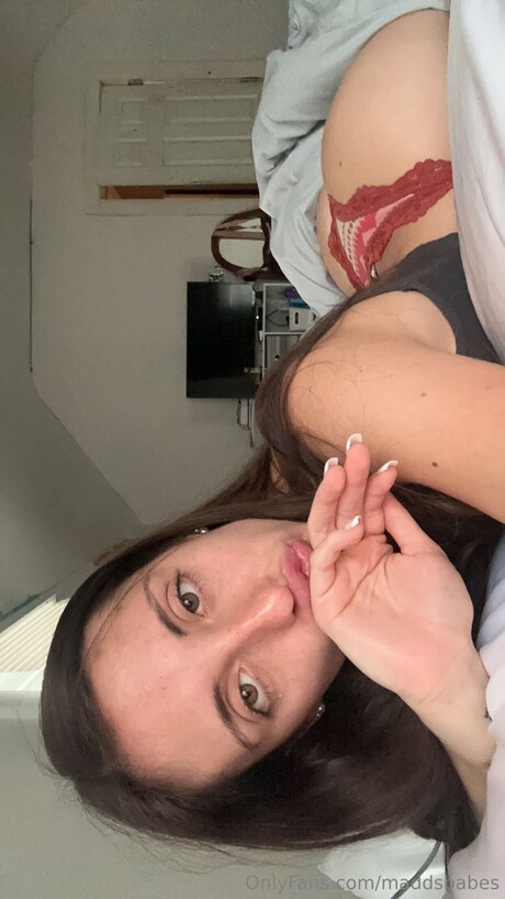 Foto desnuda filtrada de OnlyFans de Maddsbabes