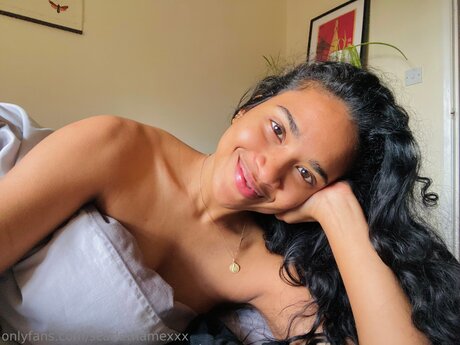 Foto desnuda filtrada de OnlyFans de Scarletflamexxx