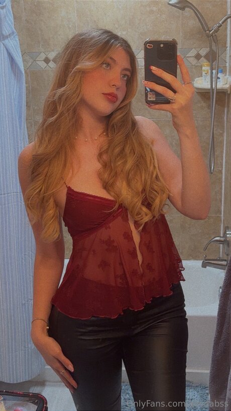 Foto desnuda filtrada de OnlyFans de Scarlettsummerrr