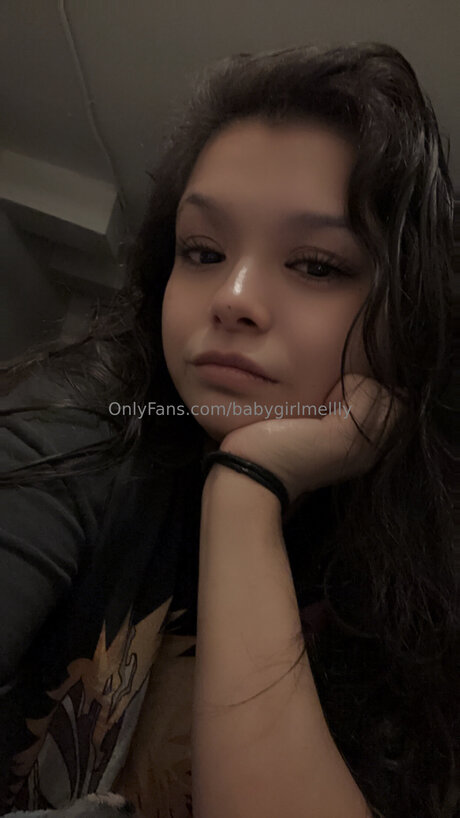 Foto desnuda filtrada de OnlyFans de Babygirlmellly