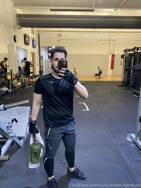 Curly Brown Hairdude