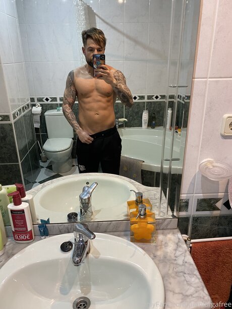 Foto desnuda filtrada de OnlyFans de Juanlargafree