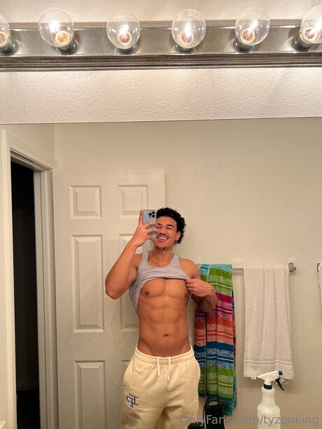 Foto desnuda filtrada de OnlyFans de Tyzonking