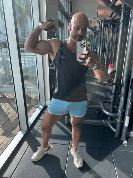 Foto desnuda filtrada de OnlyFans de Thelv