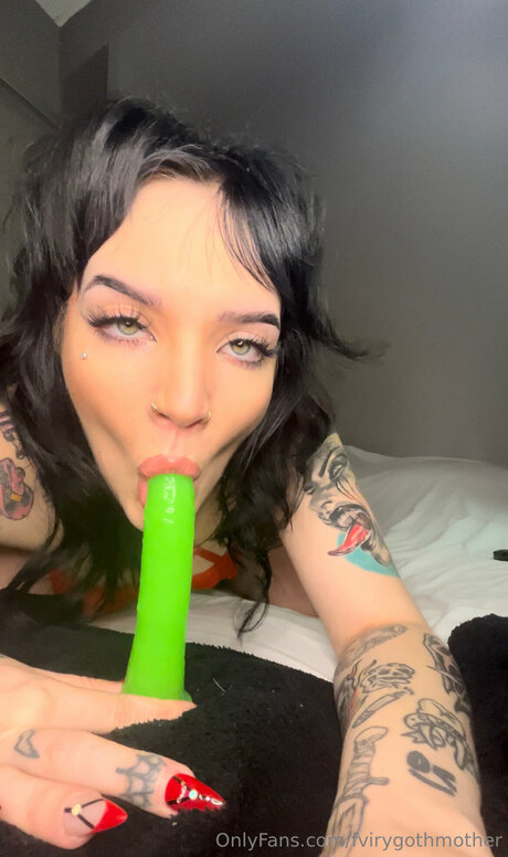 Foto desnuda filtrada de OnlyFans de Fvirygothmother