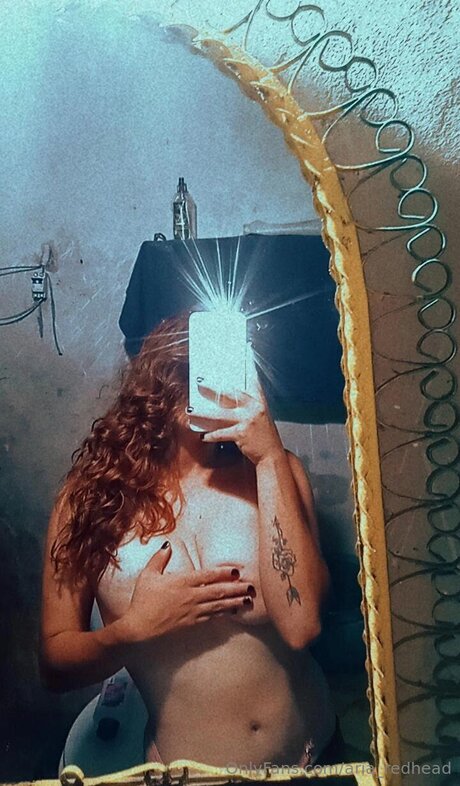 Foto desnuda filtrada de OnlyFans de Aria Redhead
