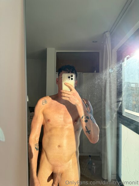 Foto desnuda filtrada de OnlyFans de Dimitrysimonit