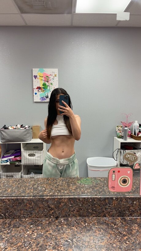 Foto desnuda filtrada de OnlyFans de Younglust24