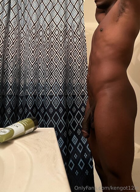 Foto desnuda filtrada de OnlyFans de Kengot12in