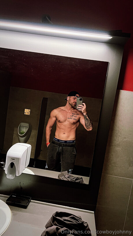 Foto desnuda filtrada de OnlyFans de Cowboyjohnny