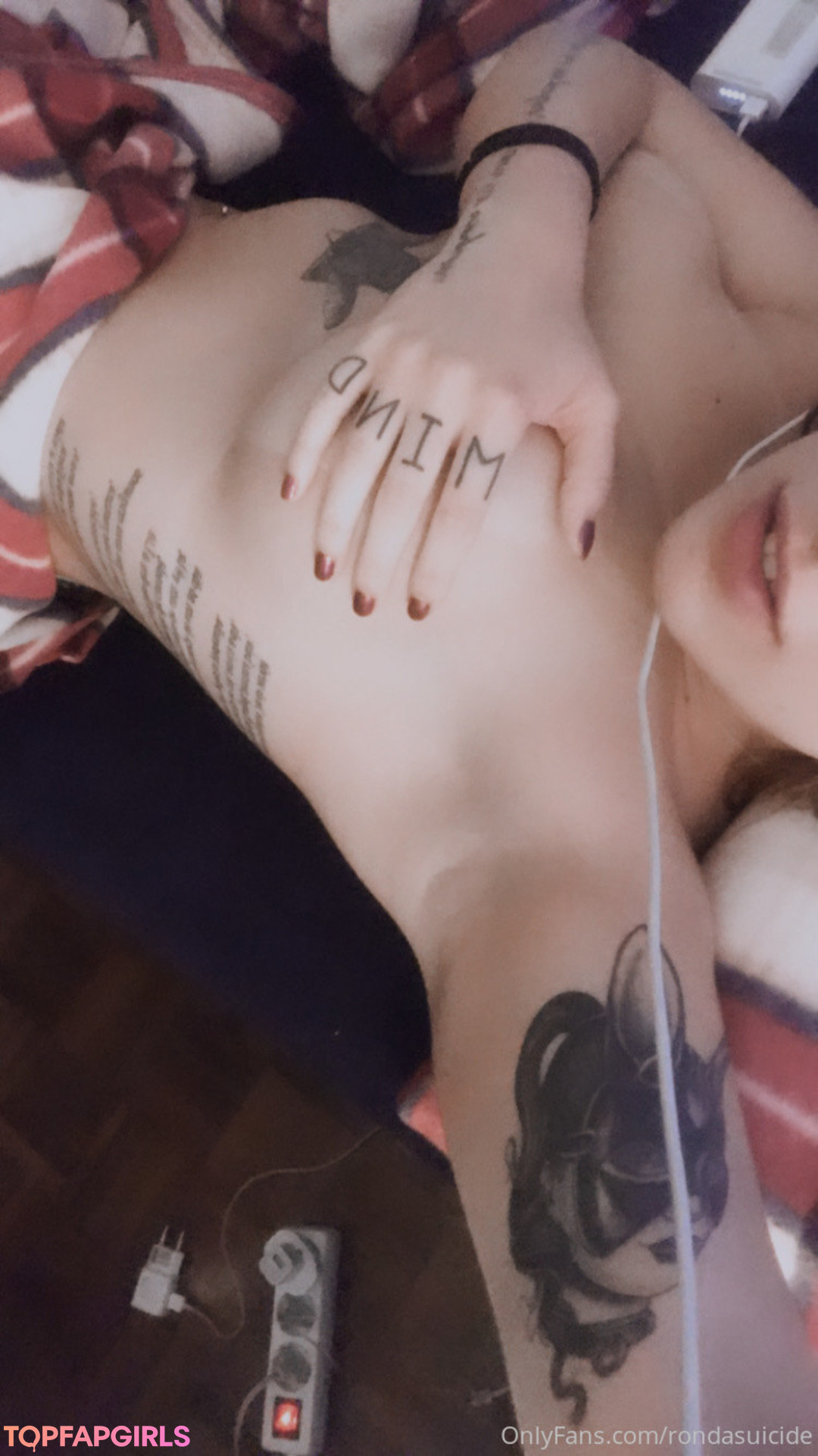 Foto desnuda filtrada de OnlyFans de Ronda Suicide #17 Foto desnuda filtrada de OnlyFans de Ronda Suicide #17