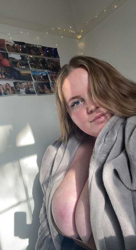 Foto desnuda filtrada de OnlyFans de Emily Kate