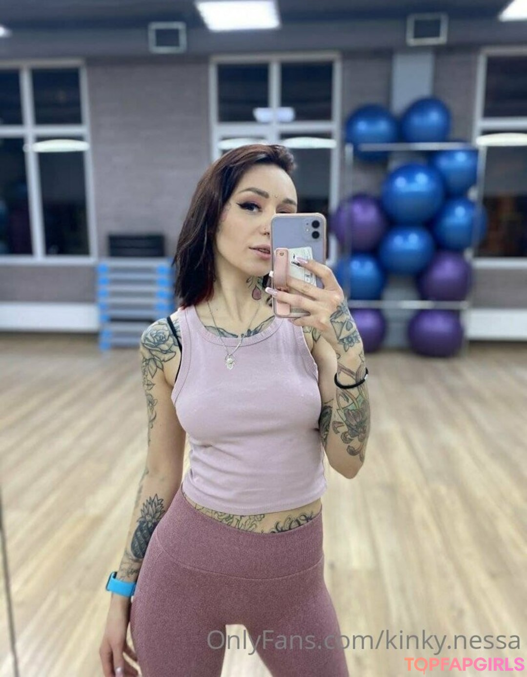 Foto desnuda filtrada de OnlyFans de Kinky Nessa #60 Foto desnuda filtrada de OnlyFans de Kinky Nessa #60