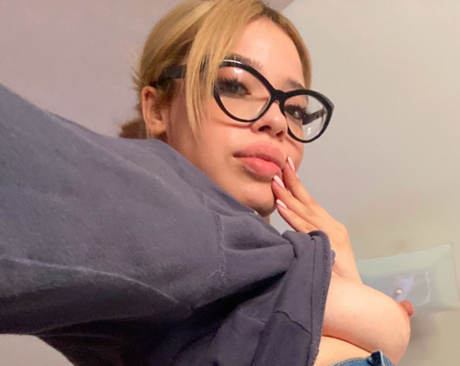 Foto desnuda filtrada de OnlyFans de 3three3