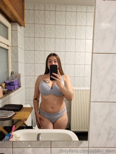 Foto desnuda filtrada de OnlyFans de Ashley Dwm
