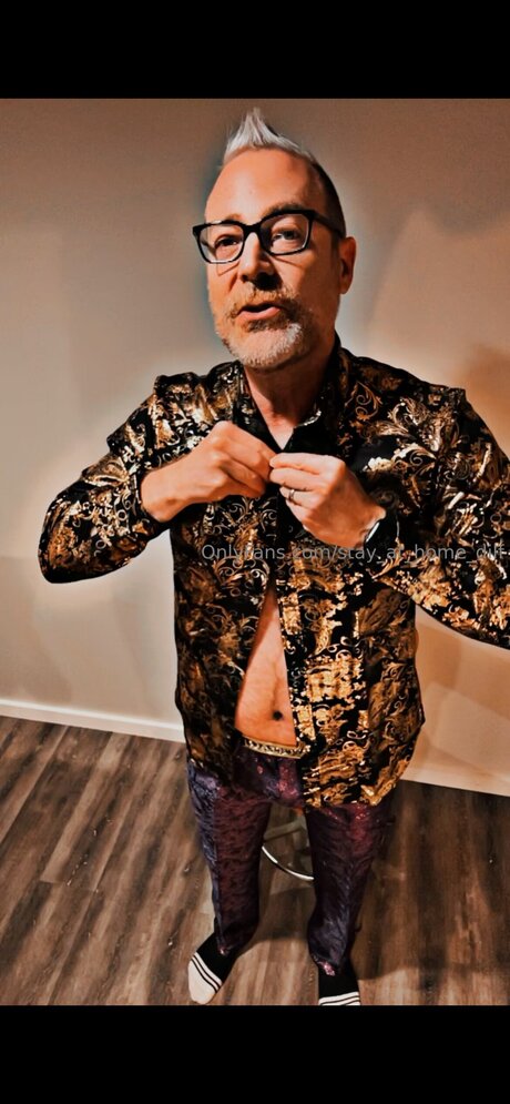 Foto desnuda filtrada de OnlyFans de Stay At Home Dilf