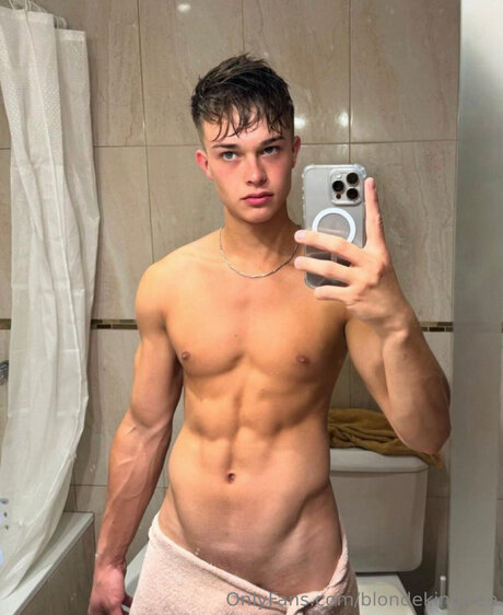 Foto desnuda filtrada de OnlyFans de Blondekingfree