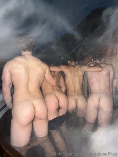 Foto desnuda filtrada de OnlyFans de Theeaglesoffree