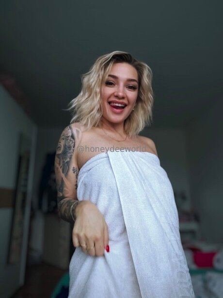 Foto desnuda filtrada de OnlyFans de Honeydeeworld