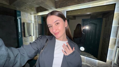 Bella Bella18