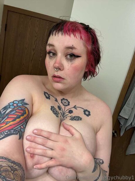 Foto desnuda filtrada de OnlyFans de Edgychubby1