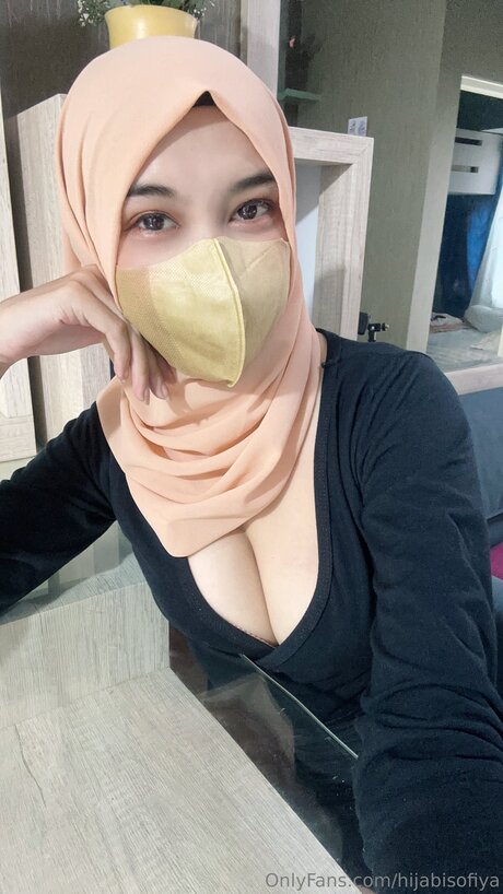 Foto desnuda filtrada de OnlyFans de Hijabisofiya