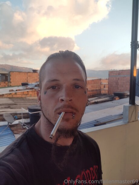 Foto desnuda filtrada de OnlyFans de Fallenmaster69