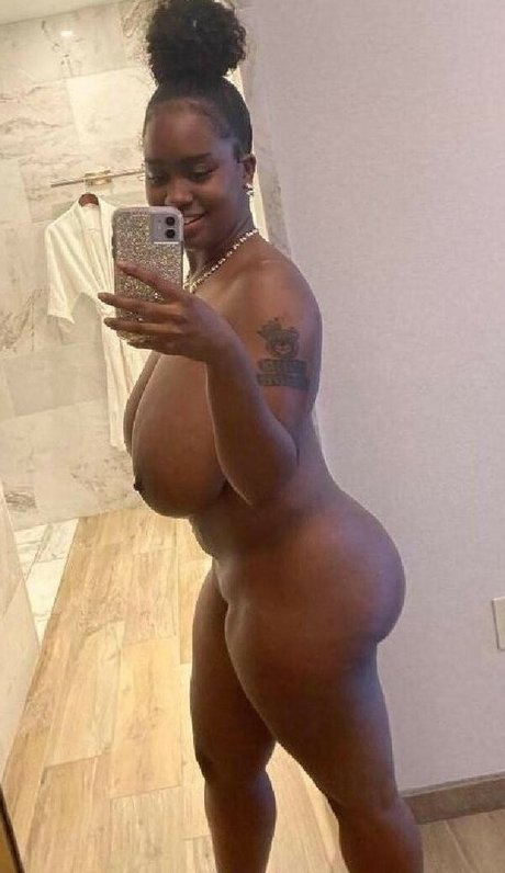 Foto desnuda filtrada de OnlyFans de Mariyahbleu23