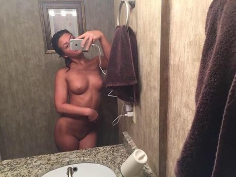 Foto desnuda filtrada de OnlyFans de Lauren Tyler