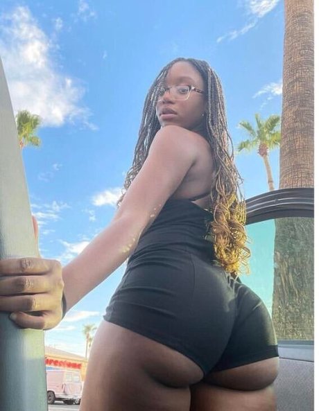 Foto desnuda filtrada de OnlyFans de Zatianam