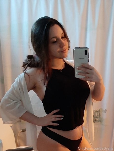 Foto desnuda filtrada de OnlyFans de Junie Dyana