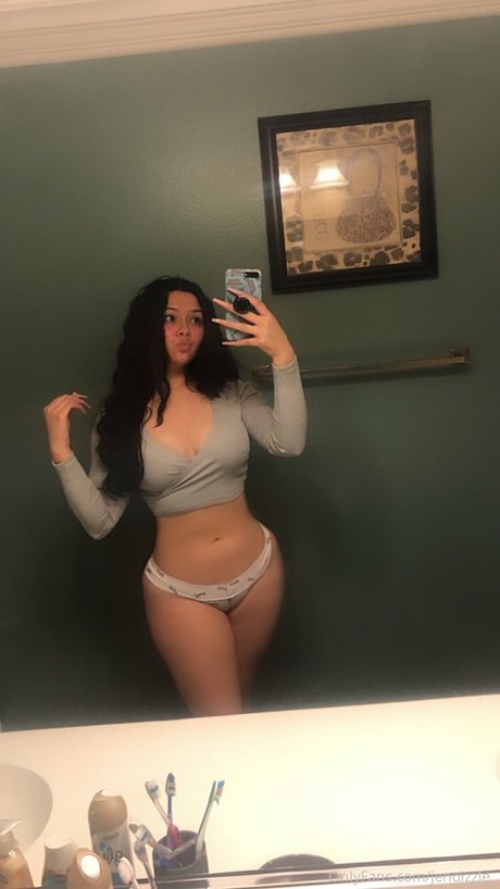 Foto desnuda filtrada de OnlyFans de Jendizzle