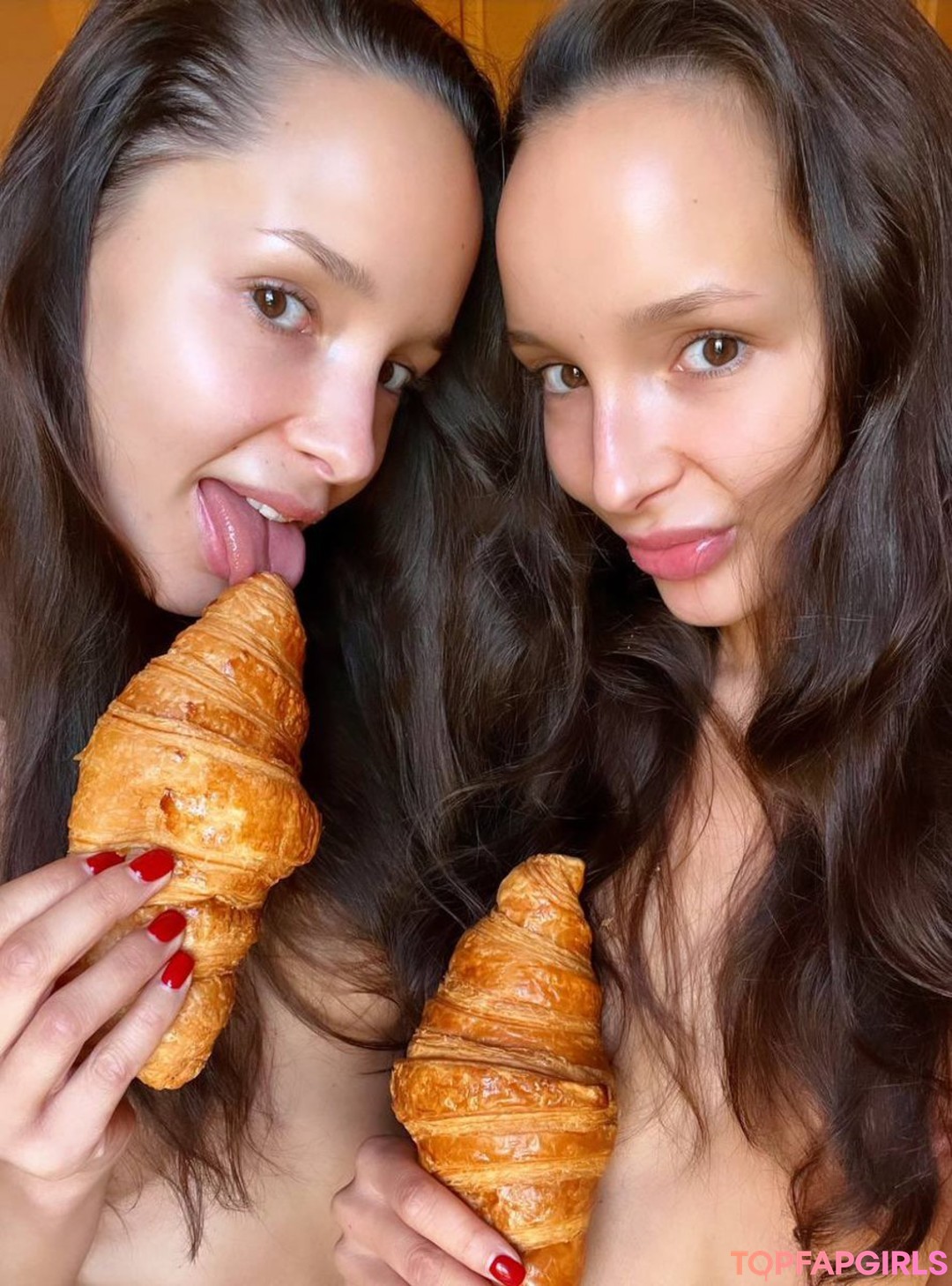 Foto desnuda filtrada de OnlyFans de Adelalinka Twins #150 Foto desnuda filtrada de OnlyFans de Adelalinka Twins #150