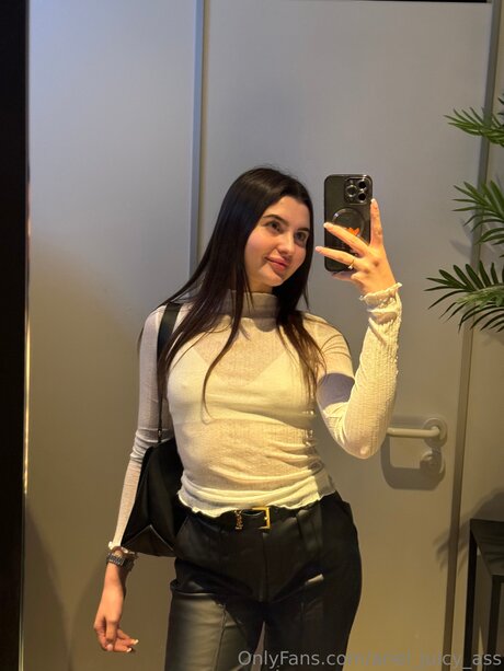 Ariel Juicy Ass