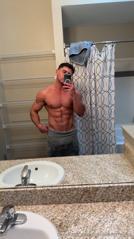 Foto desnuda filtrada de OnlyFans de Aaronaesthetics