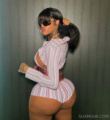 Foto desnuda filtrada de OnlyFans de Thesuamuva